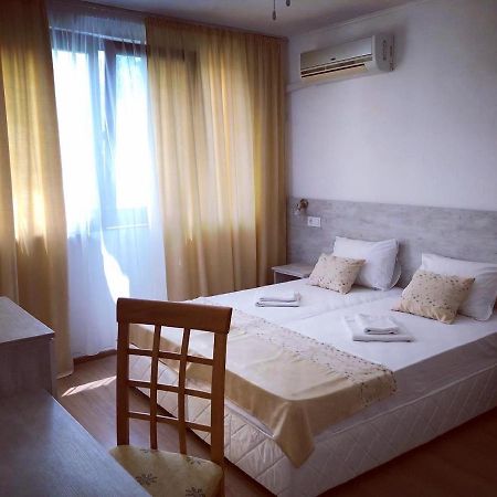 Guest Rooms Southern Nights Varvara  Exteriör bild
