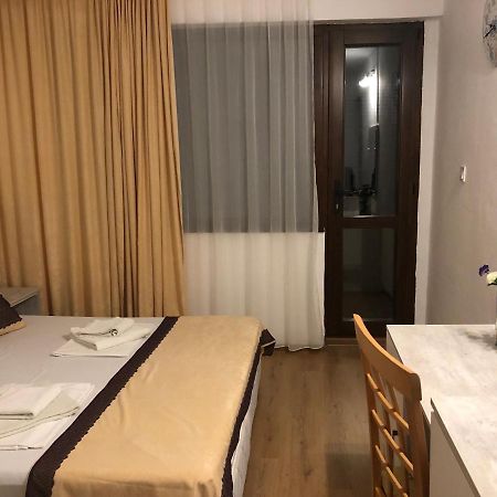 Guest Rooms Southern Nights Varvara  Exteriör bild