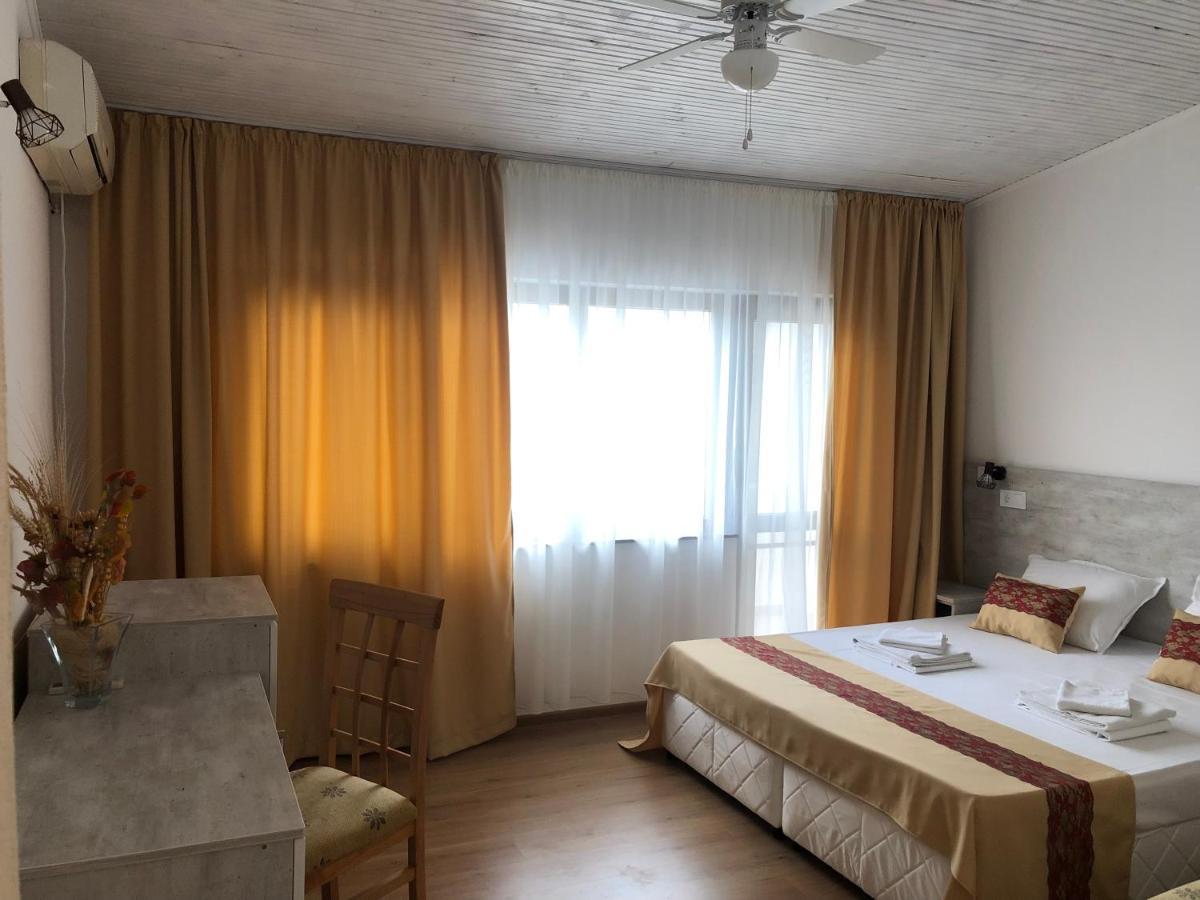 Guest Rooms Southern Nights Varvara  Exteriör bild
