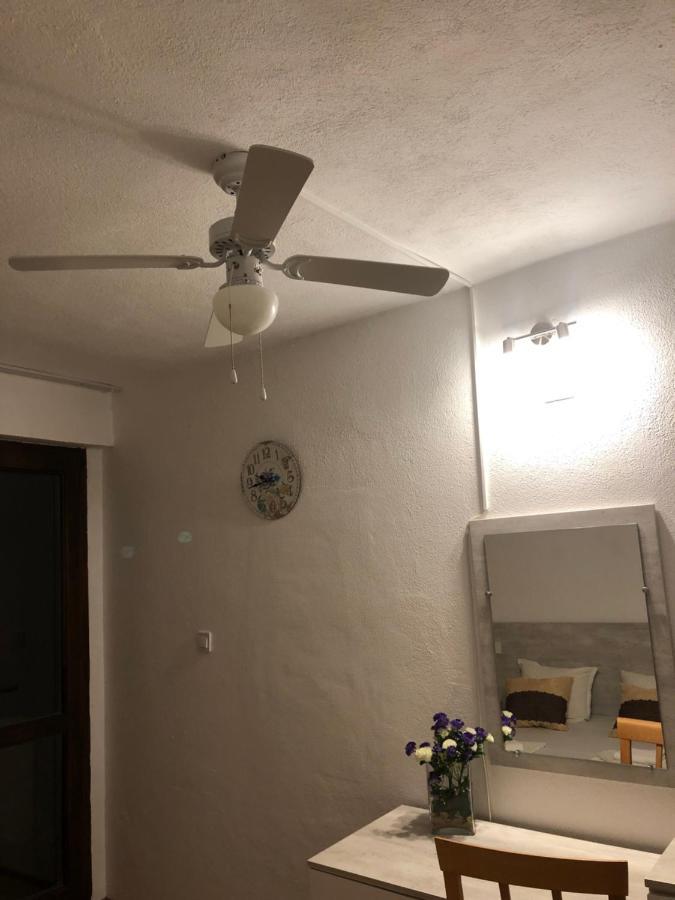 Guest Rooms Southern Nights Varvara  Exteriör bild